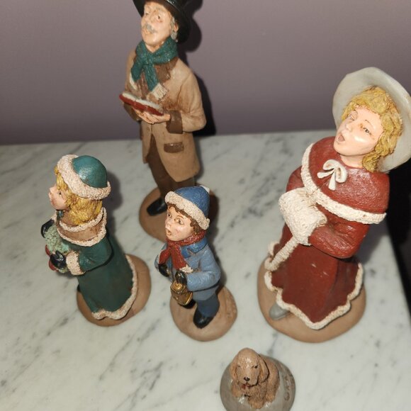 Vintage 1992 Christmas Caroler Figurines – Set of  4 + Dog 🎄 - Picture 9 of 11